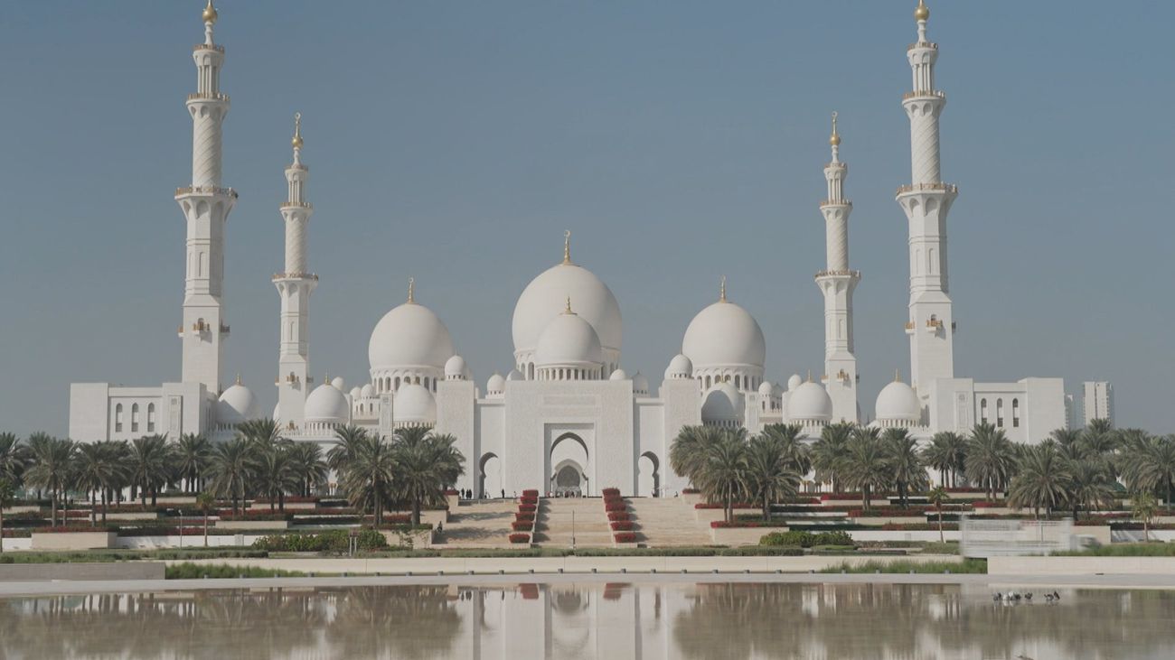 La mezquita Sheikh Zayed en Abu Dabi, la más grande de Emiratos Árabes Unidos