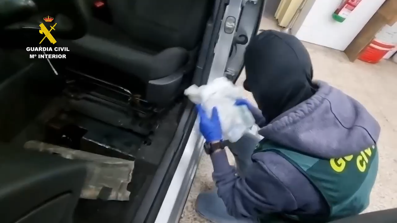 Cae una banda que trasladaba cocaína en dobles fondos de vehículos entre Alcalá de Henares  y Cantabria