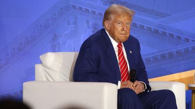 Trump llama "descerebrado" e "incapaz" al fiscal Smith tras la publicación de su informe