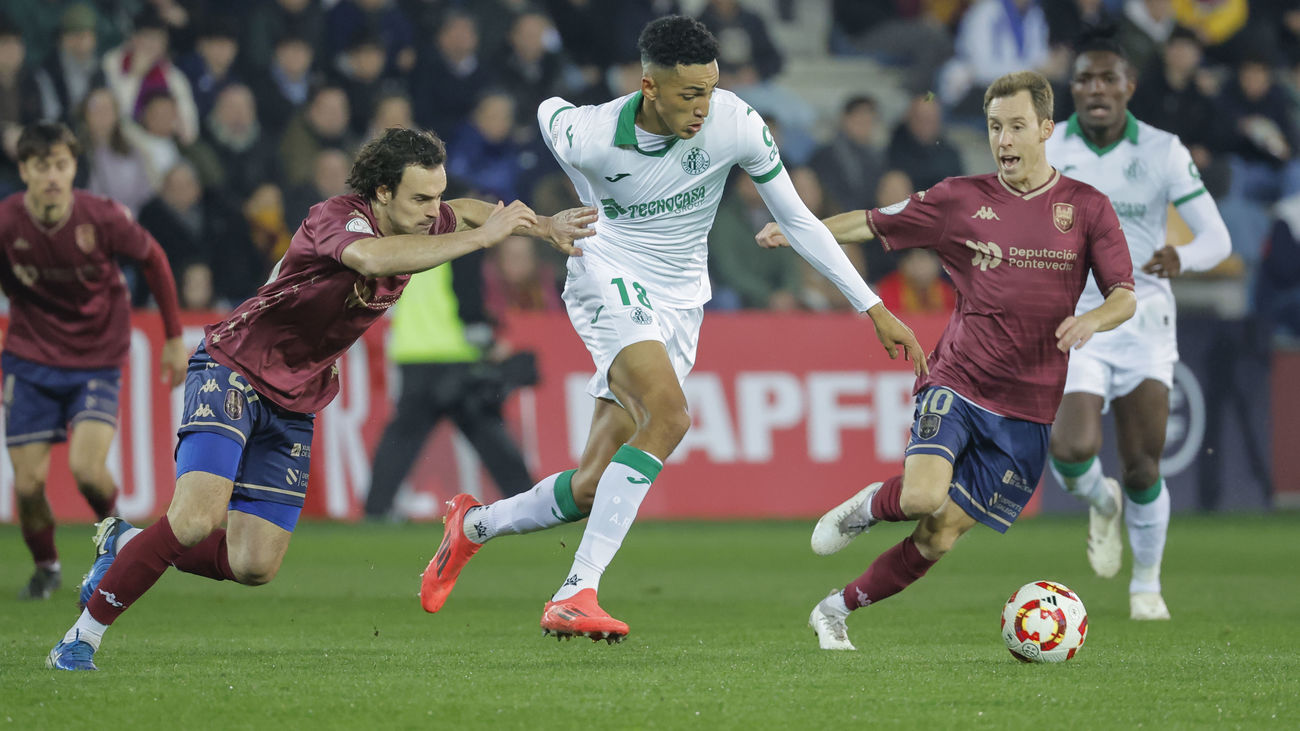 Alvaro Rodríguez ante el Pontevedra
