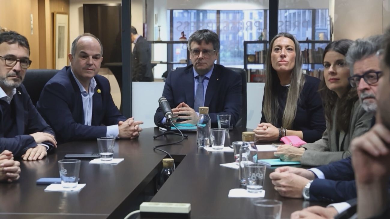 Silencio en Junts a la espera de que el Gobierno de Sánchez adopte una decisión sobre la moción de confianza
