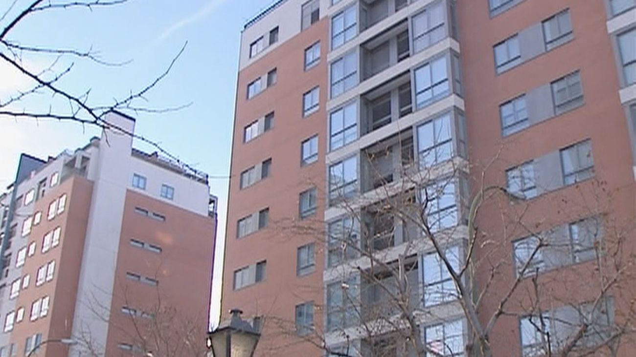 Ayuso carga contra un Gobierno "al que le come un problema de vivienda en España" mientras Madrid "aporta soluciones"