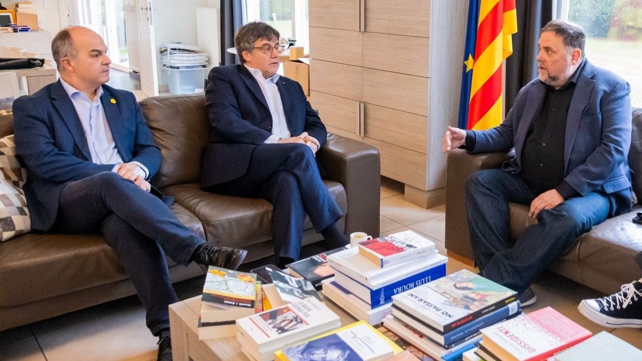 Puigdemont  y Junqueras acuerdan iniciar una "nueva etapa" para "recuperar la iniciativa del movimiento independentista"