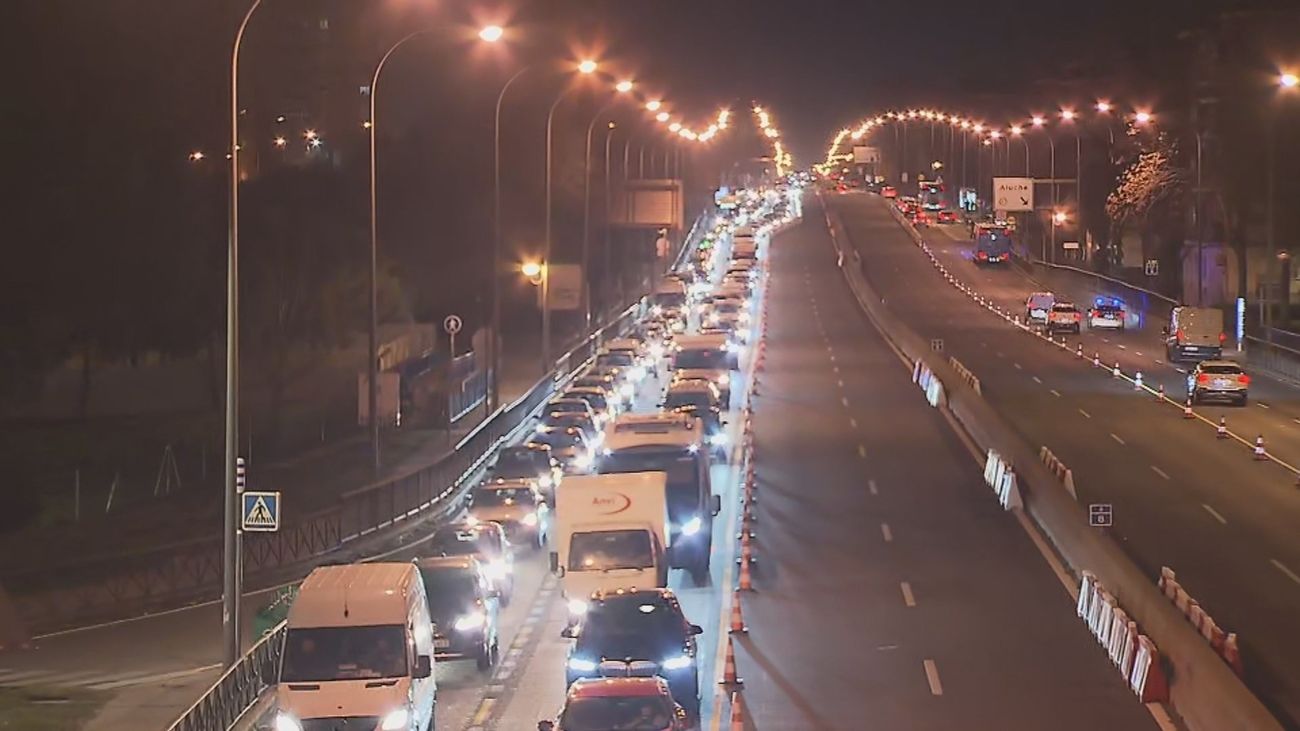 Los madrileños optan por el transporte público para evitar los atascos de la A-5 en el segundo día de obras