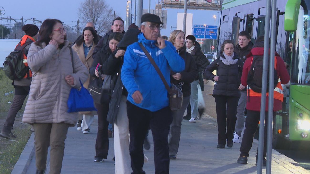 Uso "masivo" del transporte público y tráfico más fluido en el segundo día de obras en la A-5