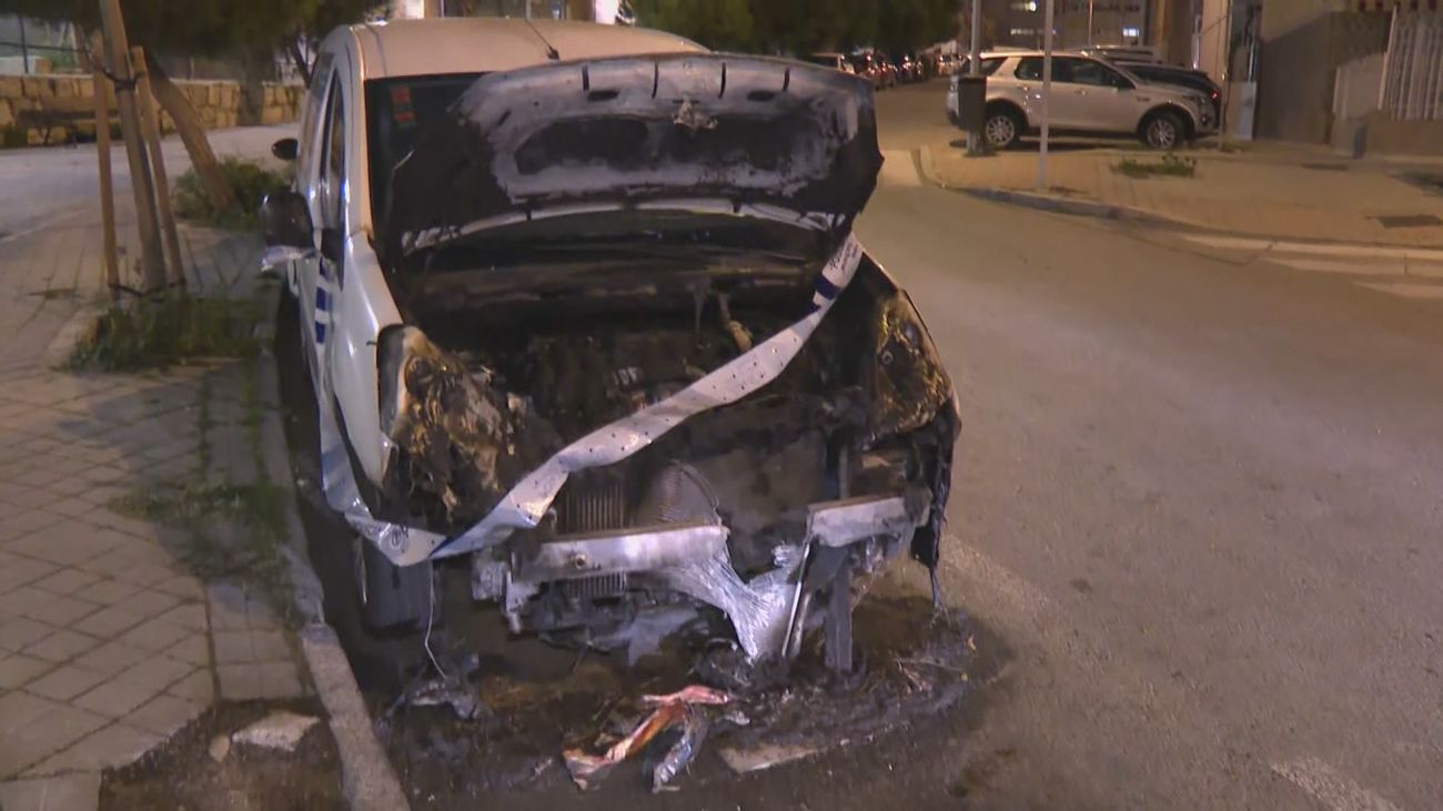 ¿Un pirómano en Canillas? Arden de madrugada tres coches en plena calle