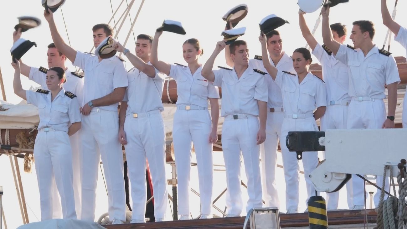 La Princesa Leonor atraca en Tenerife a bordo del 'Elcano'