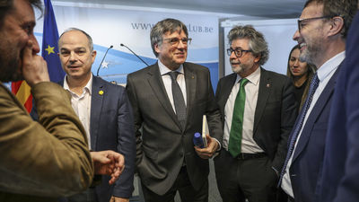 El PSOE acepta reunirse de urgencia en Suiza tras el aviso de Puigdemont