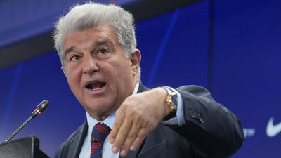 Laporta, acusado de estafa, aprovecha y carga contra los árbitros