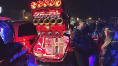 Una concentración  ilegal de cientos de coches tuneados colapsa la zona Parque Oeste en Alcorcón