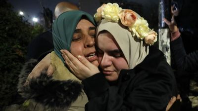 Los abrazos para la esperanza en Gaza, protagonistas de la tregua entre Israel y Hamás