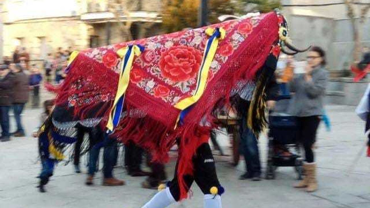 Pedrezuela celebra su tradicional vaquilla incruenta