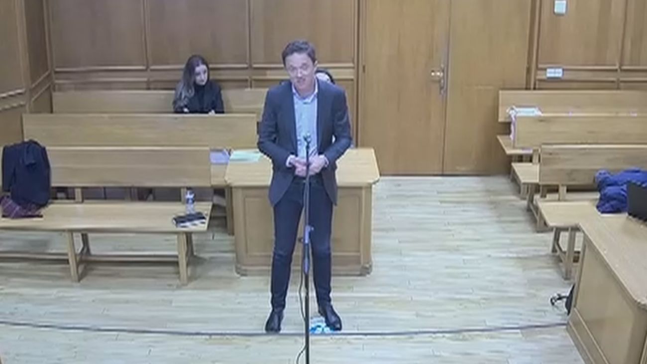 Errejón y Mouliáa: Versiones opuestas ante el juez y acusación a ella de querer sacar provecho de la situación