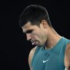 Un irreconocible Alcaraz se despide de Australia ante Djokovic