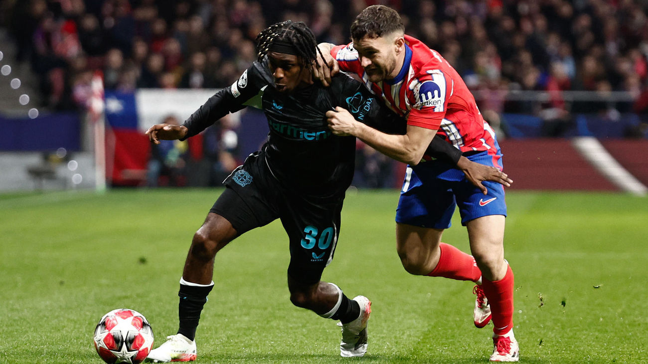 Javi Galán ante el Bayer Leverkusen