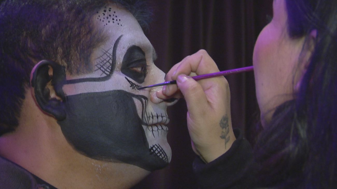 Una 'megaprocesión' de Día de Muertos recorre Madrid por Fitur