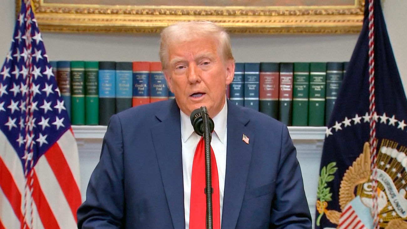 Detenciones, indultos y proyectos tecnológicos: Trump continúa con su agenda a golpe de decreto