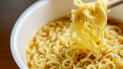 Alerta alimentaria: retiran unos conocidos fideos asiáticos por la presencia de crustáceos no identificados