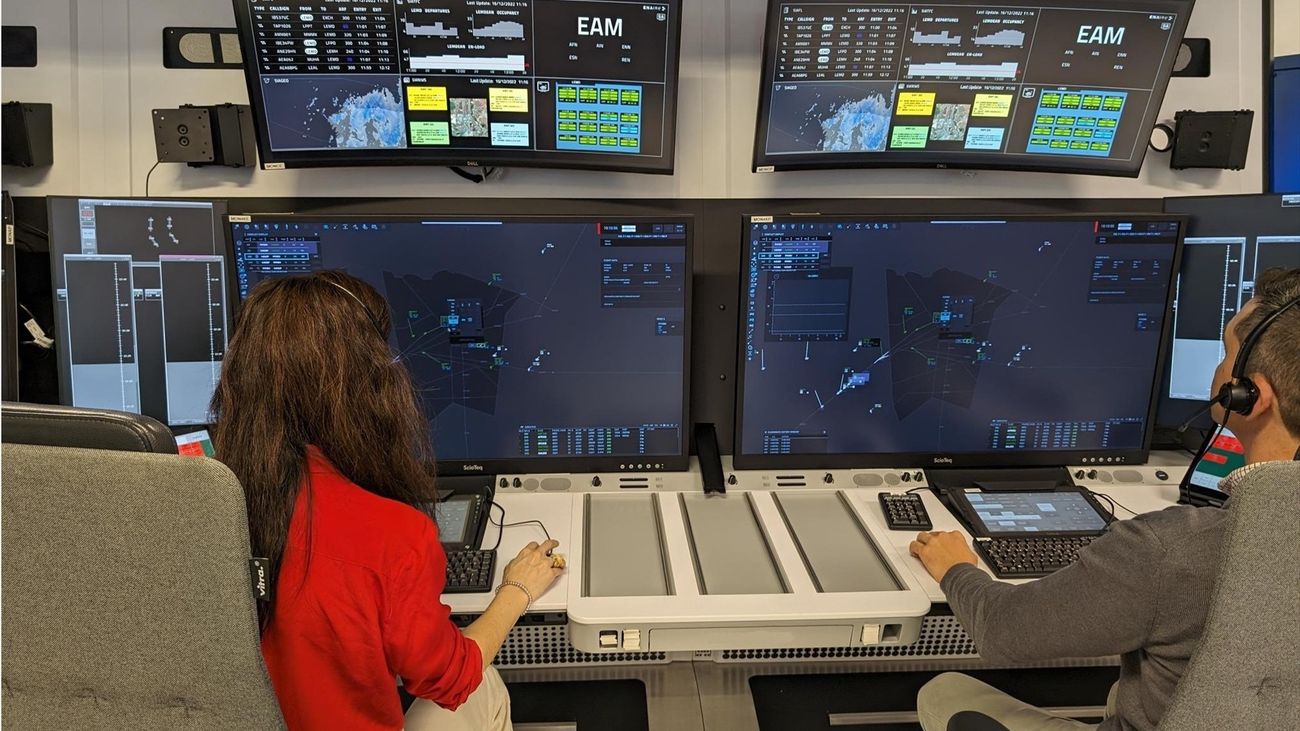 Controladores aéreos en un centro de control