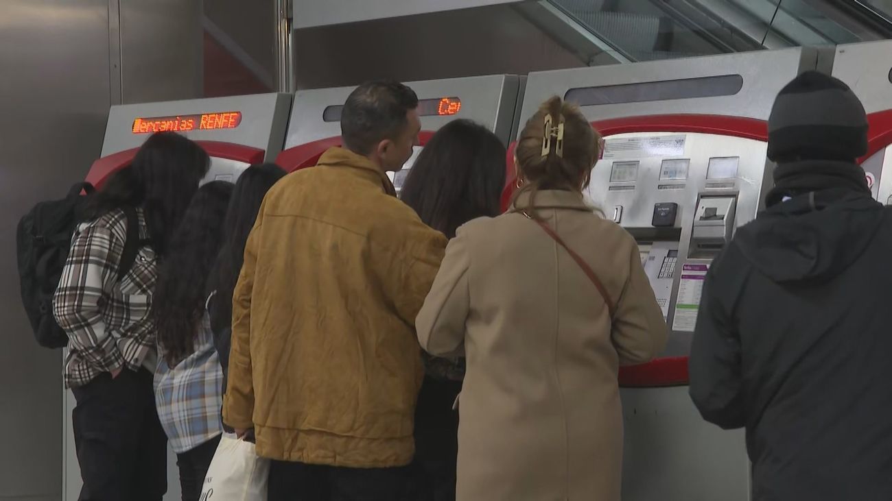 La Comunidad de Madrid urge al Gobierno a buscar "mecanismos" para financiar los descuentos en el transporte