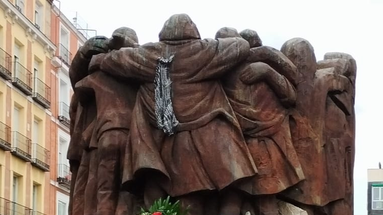 Monumento a los abogados de Atocha, en la plaza de Antón Martín de Madrid