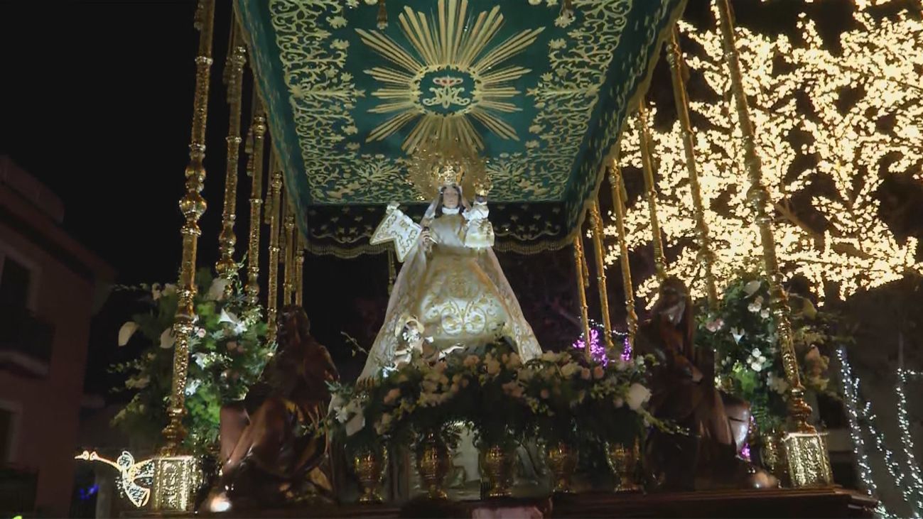 La Virgen de la Paz vuelve a procesionar las calles de Alcobendas por sus fiestas