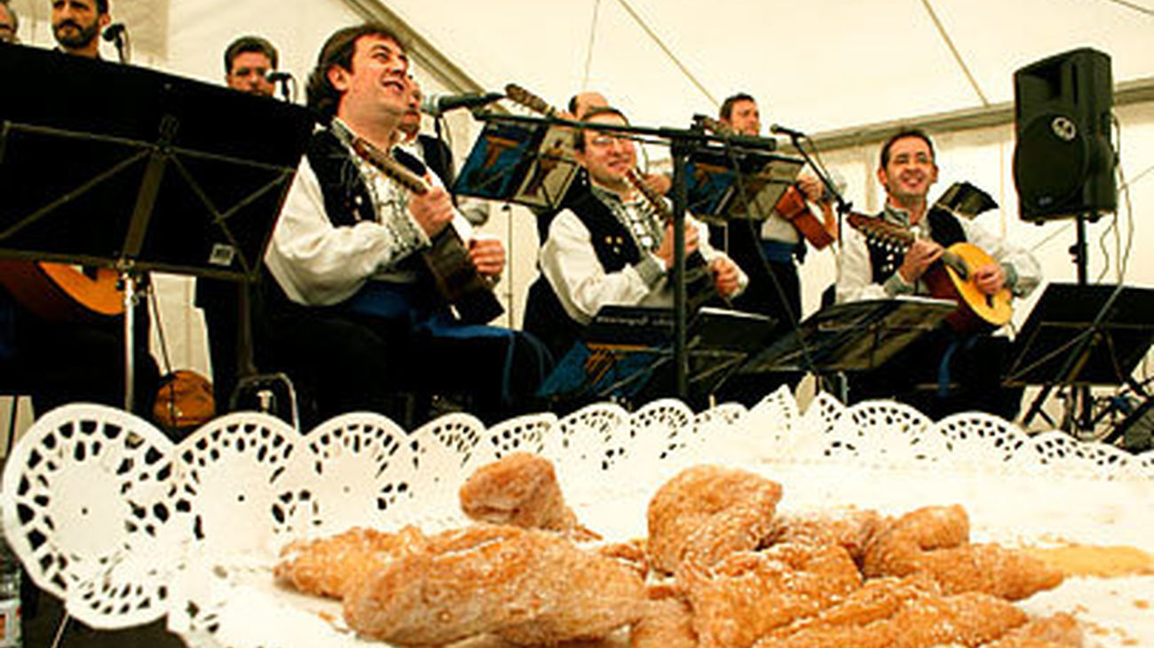Collado Mediado celebra sus fiestas de invierno, con el baile de mozas y degustación de croquetas