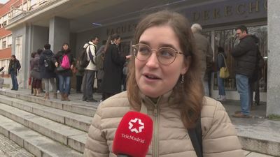 Nervios e ilusión entre los aspirantes al MIR que se examinan en Madrid