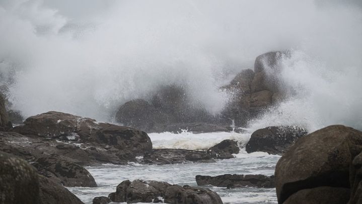 Fuerte oleaje en la costa por la borrasca / EUROPA PRESS