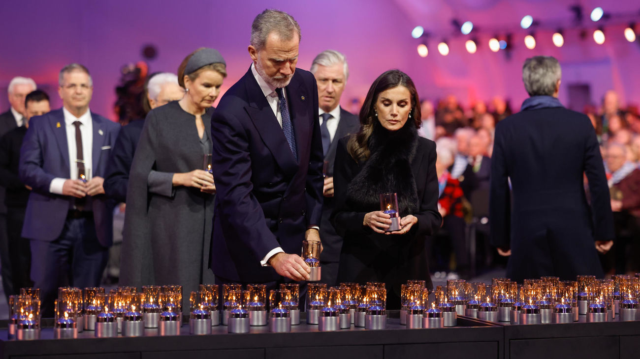 Las imágenes de los reyes de España en el 80 aniversario de la liberación de Auschwitz