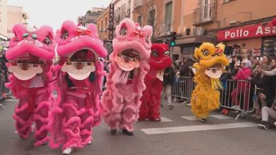 Usera espera el Año Nuevo Chino con la Serpiente de Madera y la creatividad como banderas