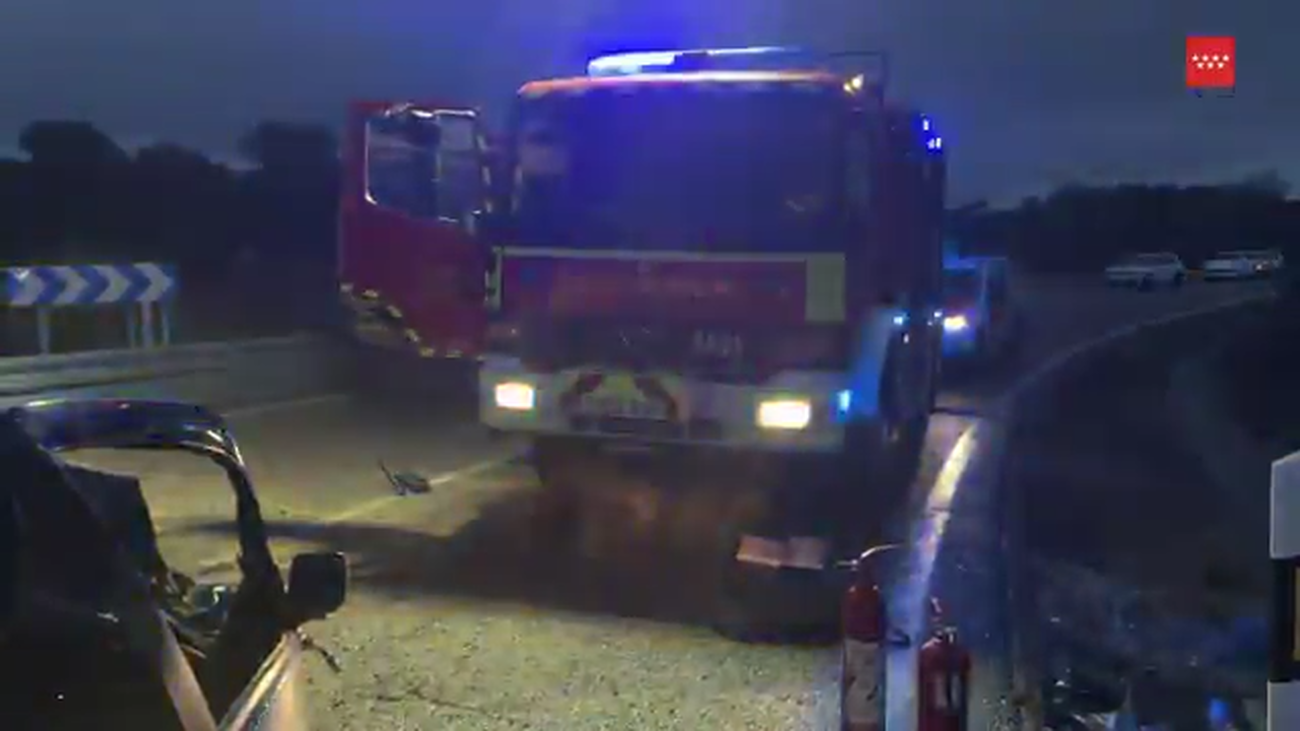 Un conductor, muy grave tras chocar en Aldea del Fresno contra un camión en la M-510