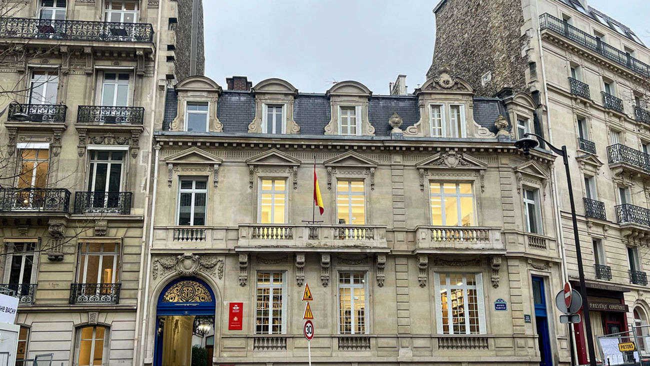 Abascal envía cartas al Gobierno, PNV e Instituto Cervantes para exigir la recuperación del palacete de París