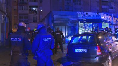 Angustioso rescate en una vivienda de La Elipa tras un incendio provocado por un patinete