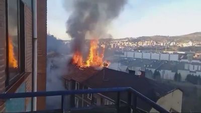 Un fallecido y cuatro rescatados en un incendio en Basauri
