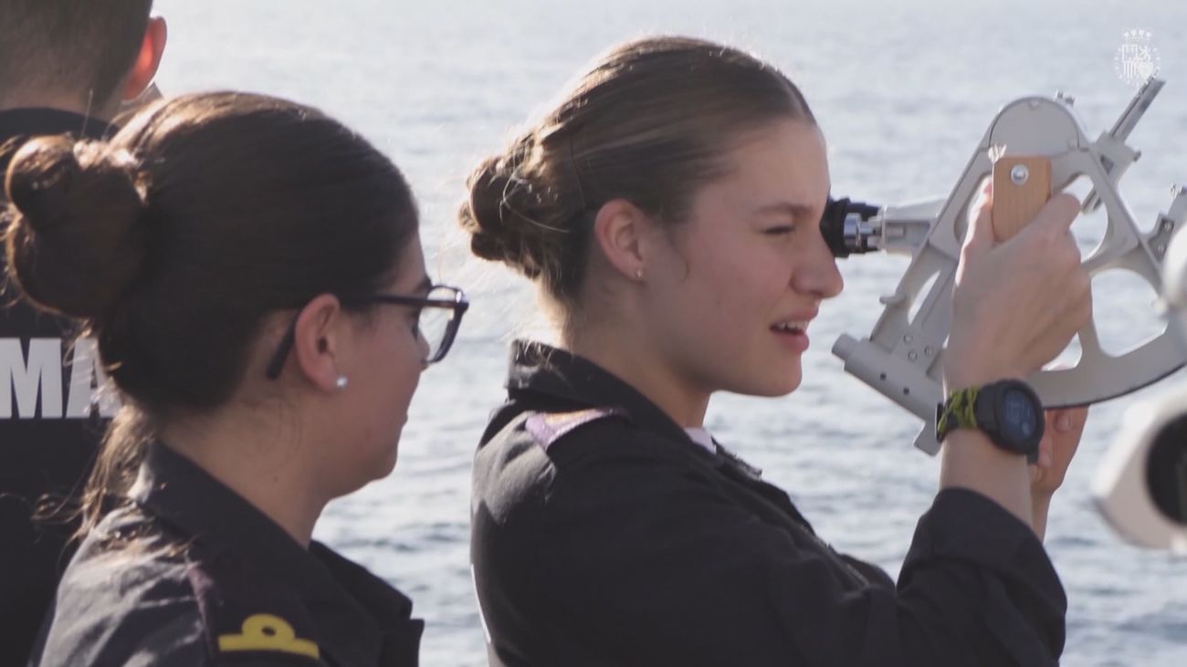 La princesa Leonor, una más en el 'Juan Sebastián Elcano': subida a palos, uso de sextante y guardias