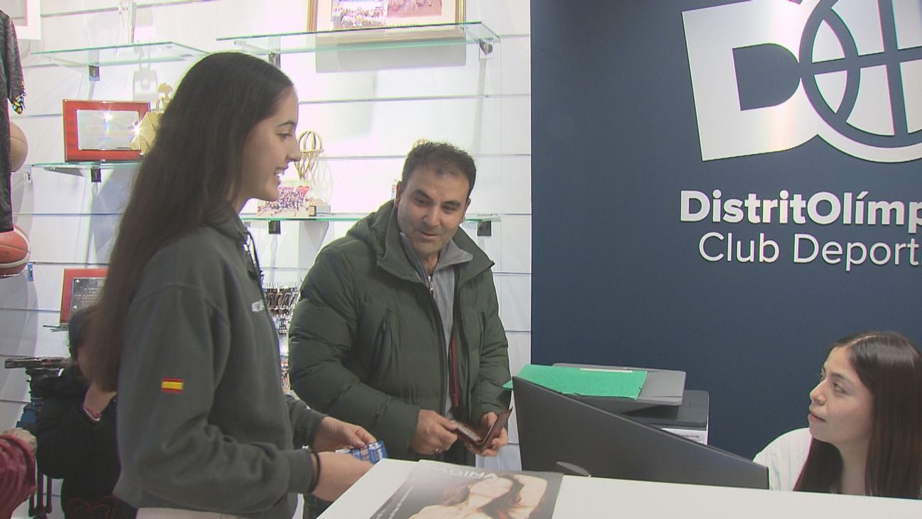 10 millones al día y 23 personas cada hora: así reparten en San Blas el Gordo de Navidad