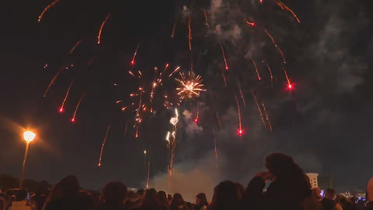 Un espectáculo pirotécnico, antesala del desfile por el Año Nuevo Chino en Usera