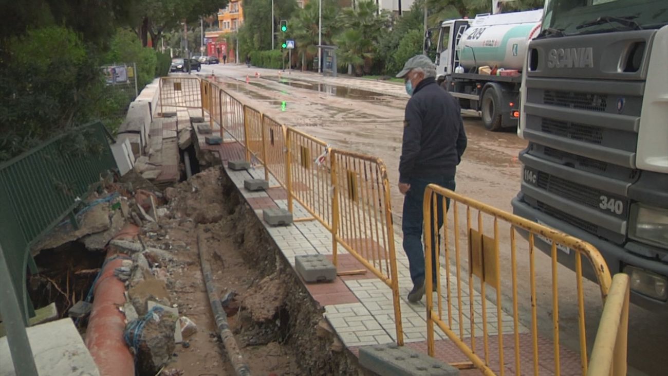 Las lluvias dejan 80 litros en menos de una hora en la Costa del Sol y obligan a cortar carreteras y calles