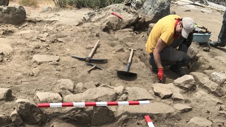 Trabajos en el yacimiento de La Cabilda de Hoyo de Manzanares / AYTO HOYO DE MANZANARES