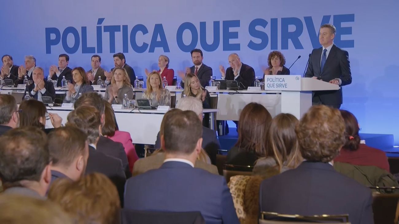 Feijóo se erige como "única oposición" a Sánchez y dice que a él no le da "órdenes" Puigdemont