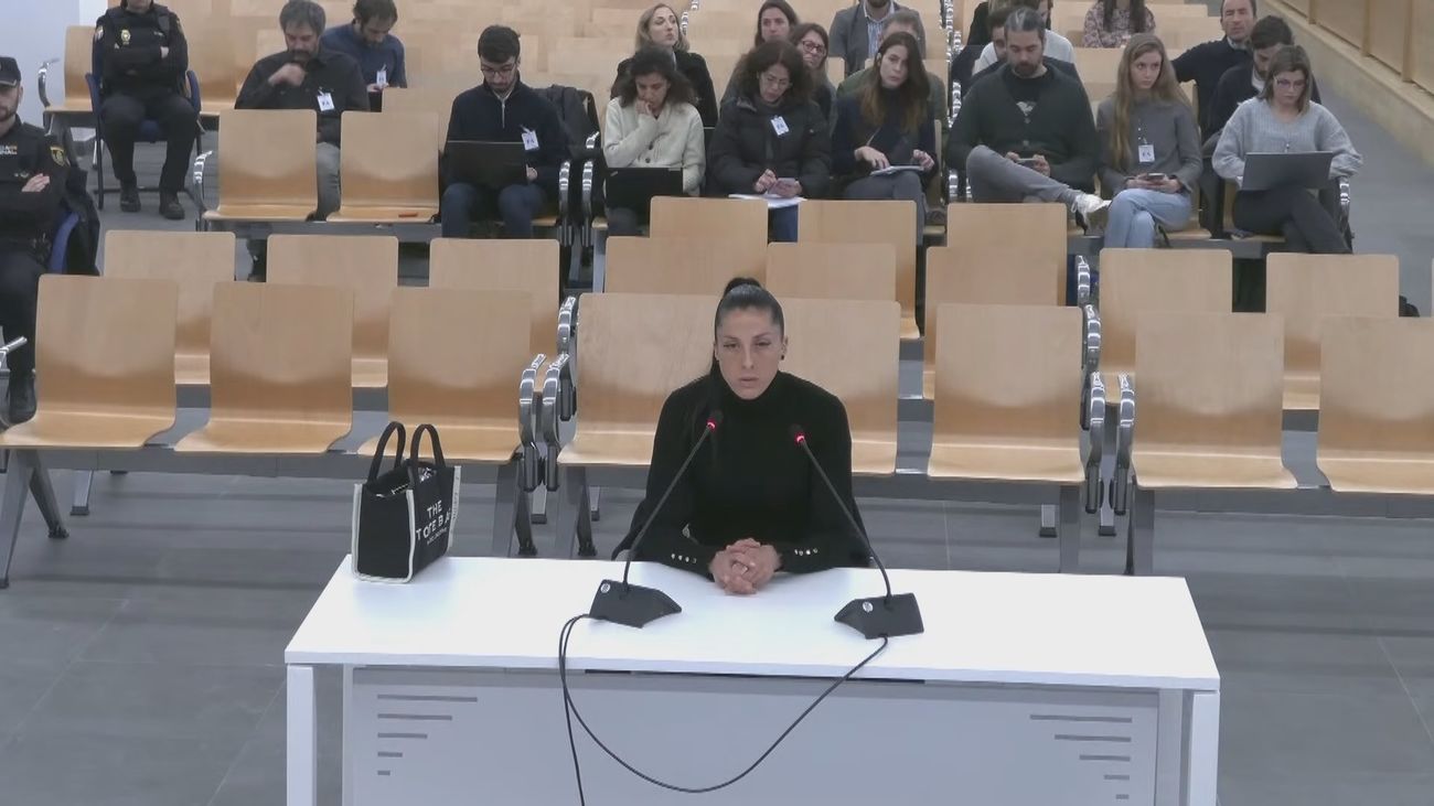 Jenni Hermoso, sobre el beso de Rubiales: "Puso sus manos en mis orejas con fuerza" y sin capacidad de "reacción"