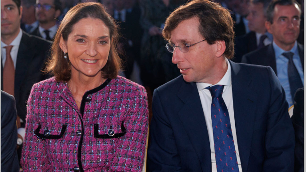 Almeida pide la dimisión de Maroto por mentir, mientras esta sostiene que él es "el rey del bulo"