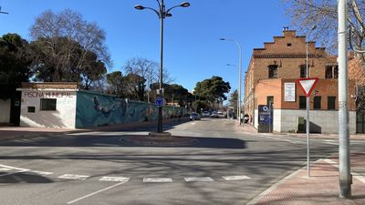 Cerrado el puente sobre las vías, junto al parque de O'Donnell de Alcalá, hasta agosto
