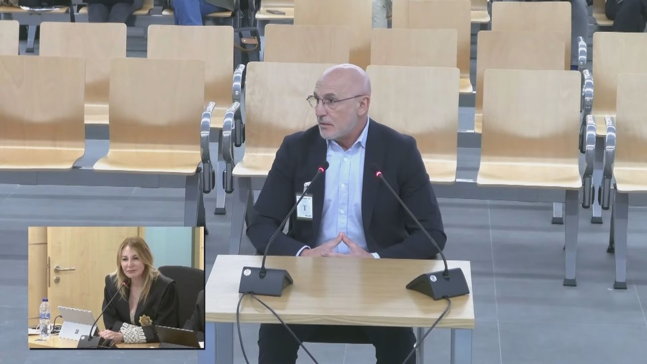 Día 2 del juicio a Rubiales: El seleccionador De la Fuente se desmarca de las coacciones a Jenni Hermoso