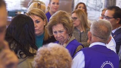 La Reina Sofía visita en Valencia a las personas afectadas por la DANA