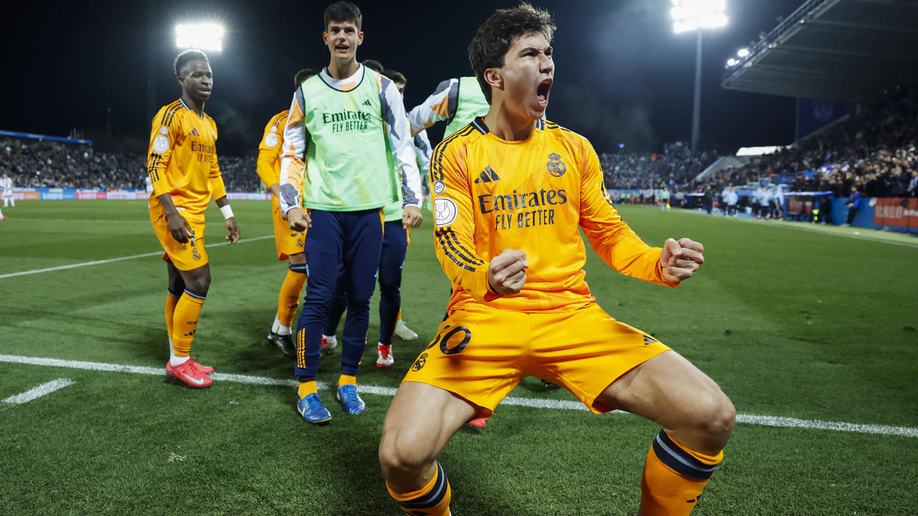 El delantero del Real Madrid Gonzalo García celebra su gol ante el Leganés