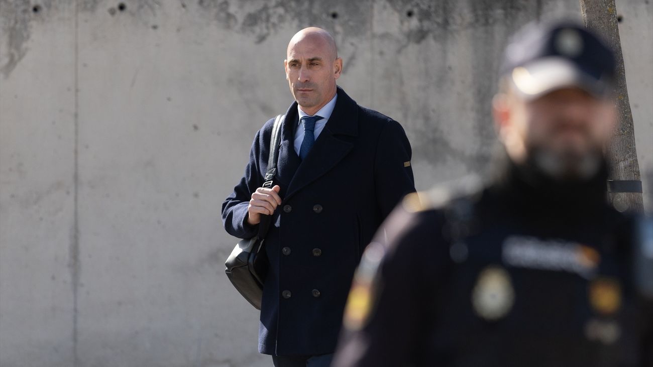 Rubiales renuncia a que sus hijas declaren en el juicio por el beso no consentido a Jenni Hermoso