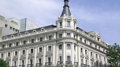 La CNMC multa a Endesa y Naturgy con 1,2 millones por omitir información relevante a sus consumidores