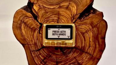 Netanyahu regala a Trump un busca de oro como los que Israel hizo estallar en Líbano